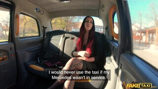 Fake Taxi - Kitetovált szuka bekapja a taxis faszát