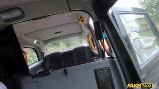 Fake Taxi - Cuki csajszi kettyinteni akar a taxiban