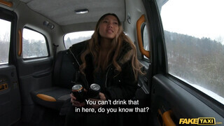 Fake Taxi - May Thai bekapja a taxis gigászi faszát