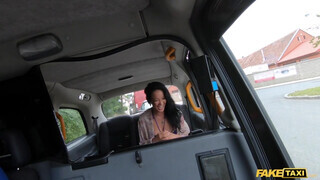 Fake Taxi - Asia Vargas a hátsó ülésen reszel