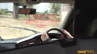 Fake Taxi - Tini maca a hátsó ülésen