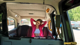 Fake Taxi - Sportos csajszika megkúrelva a taxiban