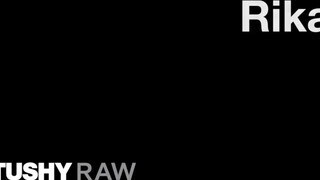 TUSHYRAW - Rika seggel lovagolja meg a óriási hímvesszőt