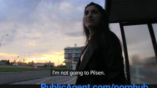 PublicAgent - csinos ázsiai szuka felszedve a buszmegállóban