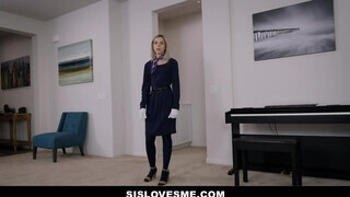 Allie Nicole a csinos szöszi