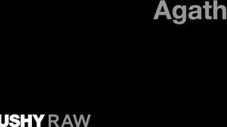 TUSHYRAW - Agatha a szexy vörös hajú pipi