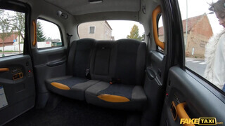 Fake Taxi - Vile Vixen jól orálozza a falloszt