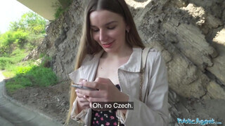 Public Agent - Arina Shy a félénk tinédzser pipi