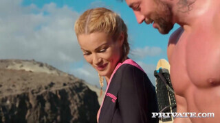 Private com - Cherry Kiss a csábos szörfös gádzsi