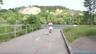Public Agent - Gigantikus kannás formás popós csaj