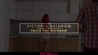 Victoria Rainbow a csábos vékony milf