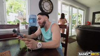 BANGBROS - Crystal Chase a termetes keblű spanyol pipi