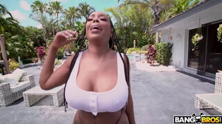 BANGBROS - Yum Thee Boss az óriás kannás milf