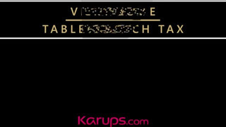 Karups - Vicky Love benyeli a rúdat