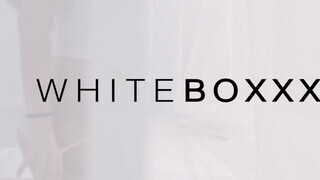 WHITEBOXXX - Tinédzser szuka játszik a puncijával