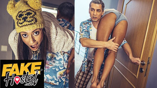 Fake Hostel Porn - Cassie Del Isla a bájos turista gádzsi