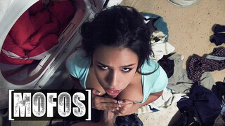 Mofos - Autumn Falls mellbe és punciba tolva