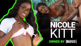 Mofos - Nicole Kitt a bájos hatalmas cicis néger lány