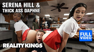 REALITY KINGS - Thick Ass Daphne és Serena Hill a bájos pincérnők