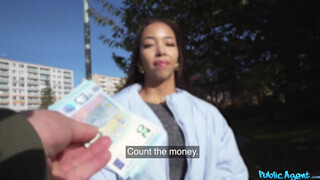 Public Agent - Karcsú ázsiai szépség gigantikus fenékkel és kicsike mellbimbókkal, szűk pinája megfeszül