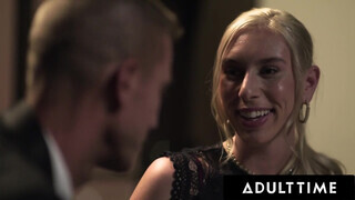 ADULT TIME - Kay Lovely elcsábítja házas főnökét, hogy kényeztesse tökéletes punciját