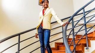 Csoki amatőr casting forgatás irodai fotózásra keményen megbassza a termetes faszú producer