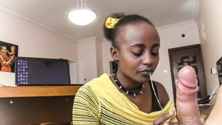 Nyakörves csoki kurva nyáladzik a főnök kukiján