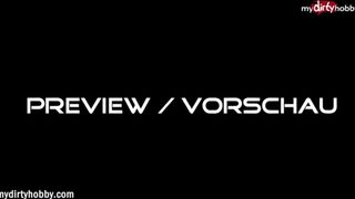 Világos Szőke fiatal szuka sztrapkóban pattan a faszra kint a castingon