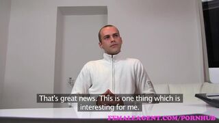 Csábító milf ügynök teszteli a hardcore hapsit