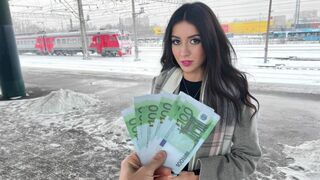 Vonatbéli csábítás: pipit szólítunk meg castingra közvetlenül a szekrényben