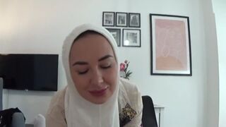Szexy egyiptomi milf megcsalja férjét a kollégájával egy vad dugás közben