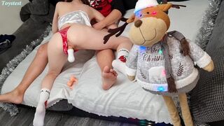 Zsenge amatőr pipi megmutatja, hogyan kívánja a vad hármast műbrével kezdve