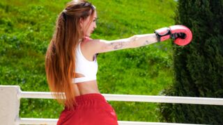 Gigantikus popós Boxing Bajnok kap különleges jutalmat a Mylf edzőjétől