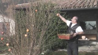 Bűbájos világos szőke tinédzser amatőr hátsó bejáratba reszelve és szájba spriccelve gigantikus farasszal