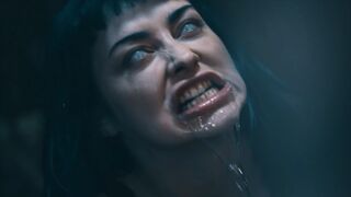 Bájos Kék Hajú Punk Maca Átváltozása - Jewelz Blu a Parasited Csatornán Vadul Mag Numb-bal